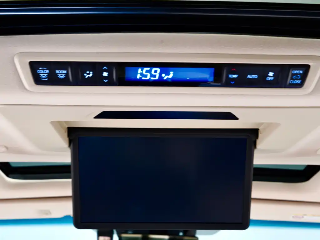 Toyota Vellfire 2021 — фото 13