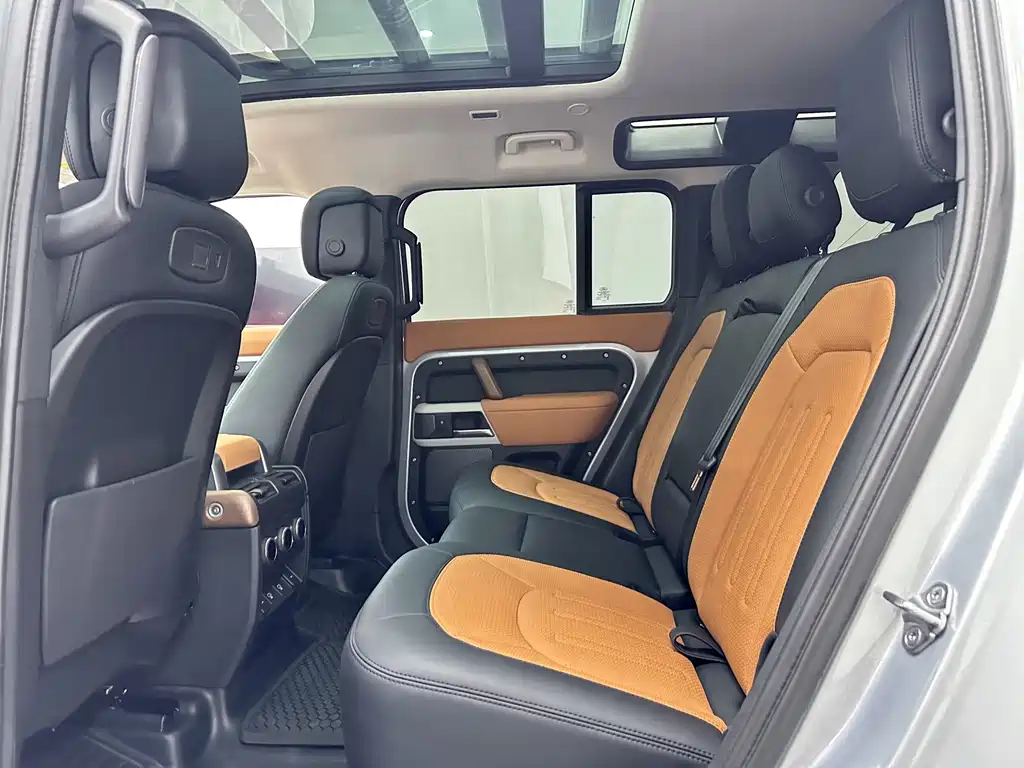 Land Rover Defender 2021 — фото 10