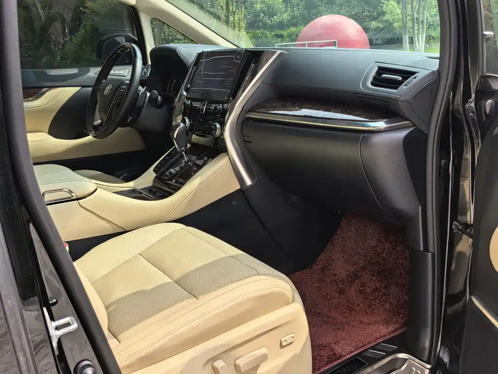 Toyota Alphard 2023 — фото 8