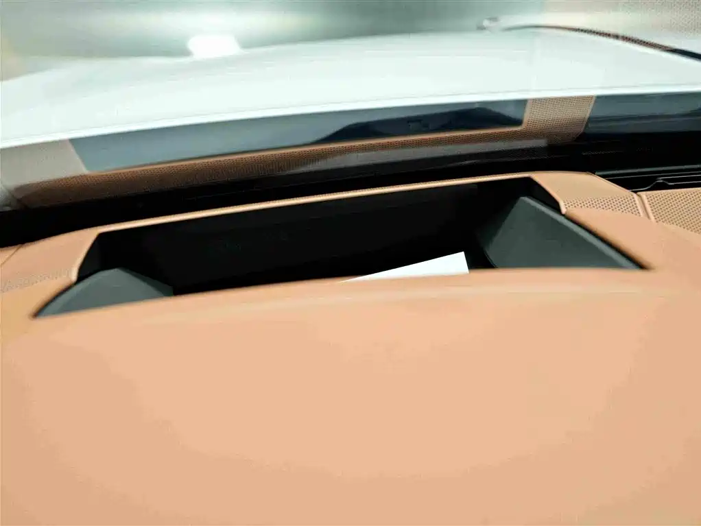 Bentley Flying Spur Plug-In Hybrid 2023 — фото 16