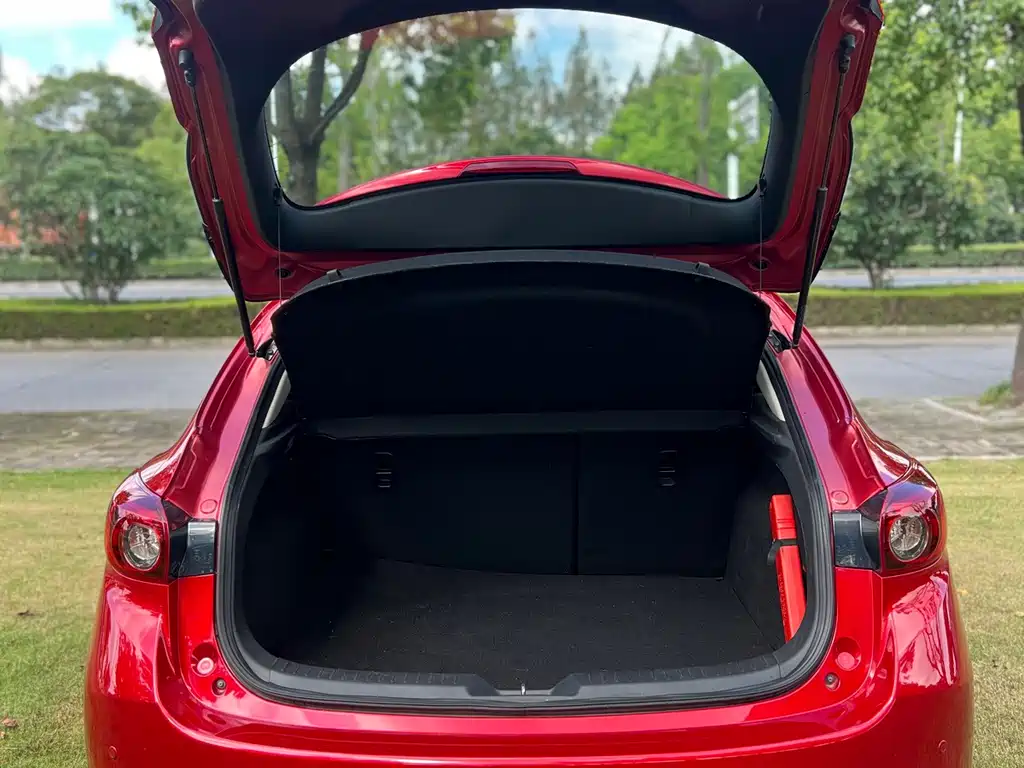 Mazda 3 Axela 2017 — фото 18