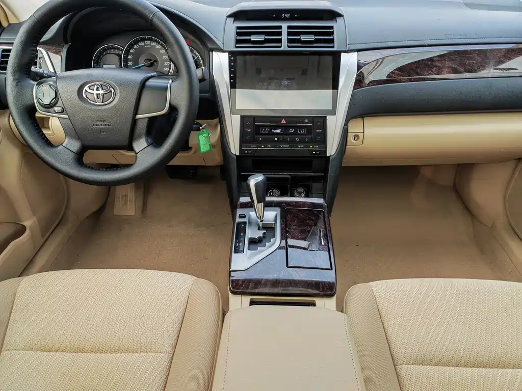 Toyota Camry 2015 — фото 11
