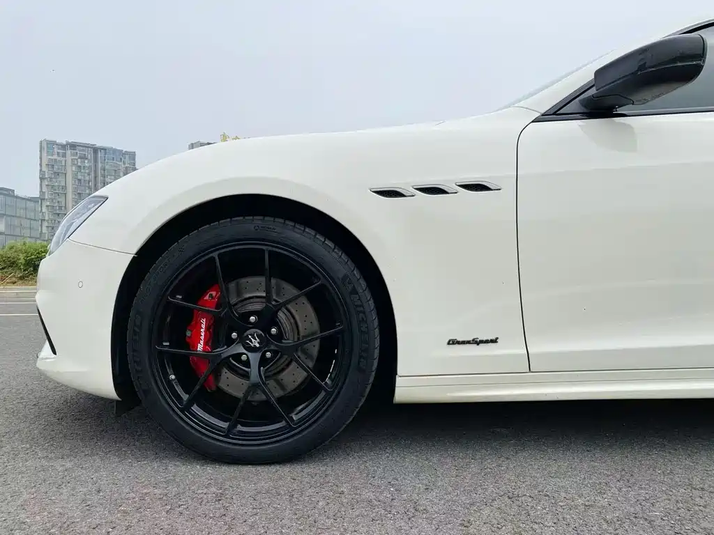 Maserati Ghibli 2019 — фото 12
