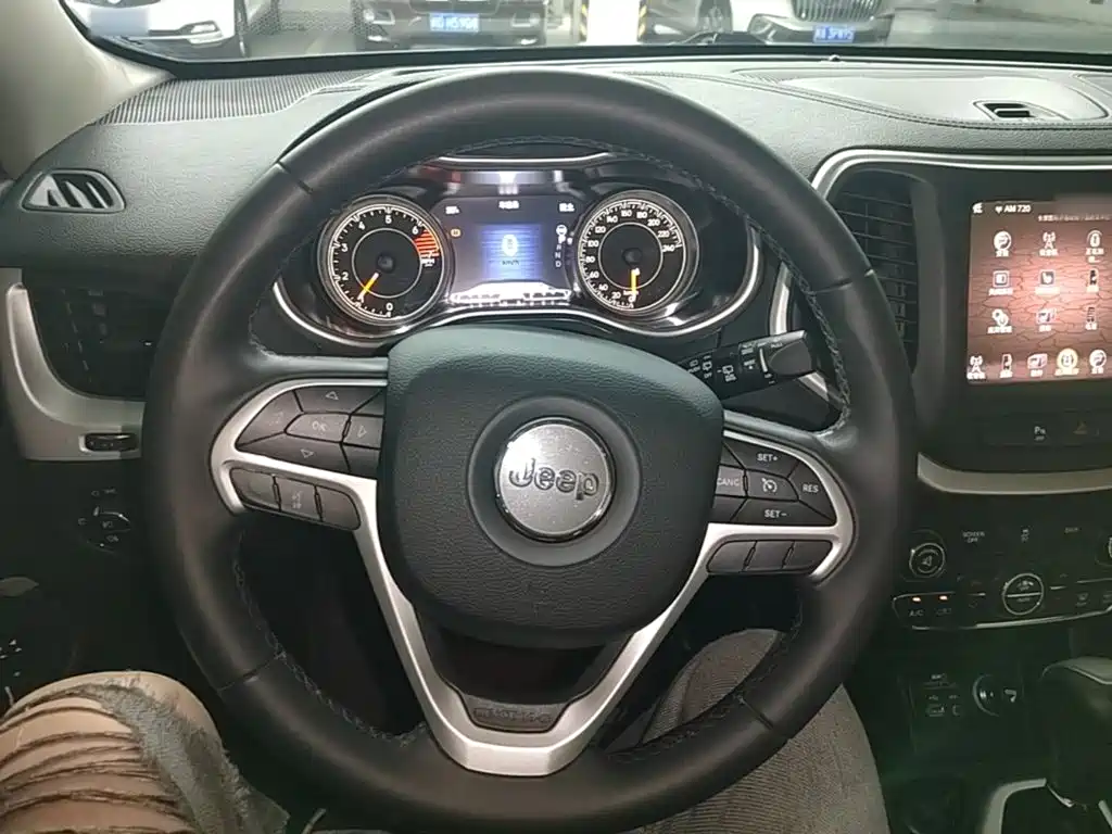 Jeep Cherokee 2017 — фото 11