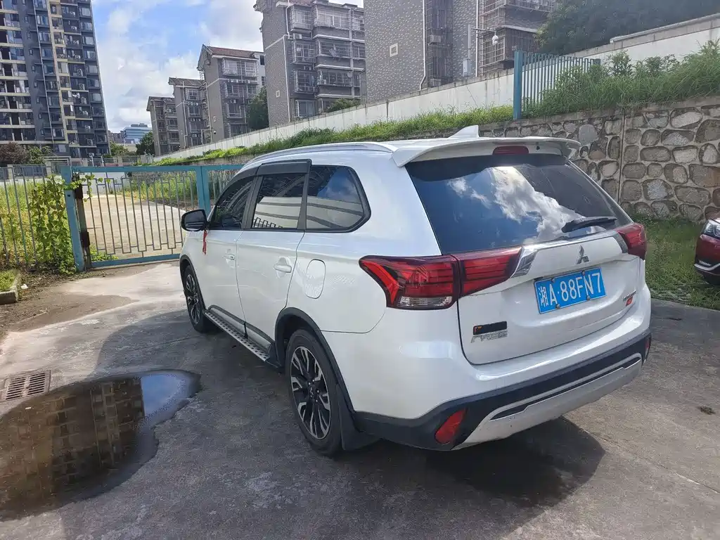 Mitsubishi Outlander 2020