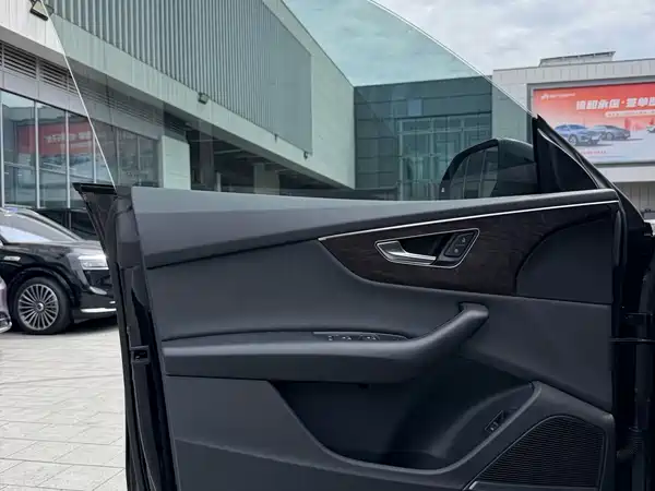 Audi Q8 2021
