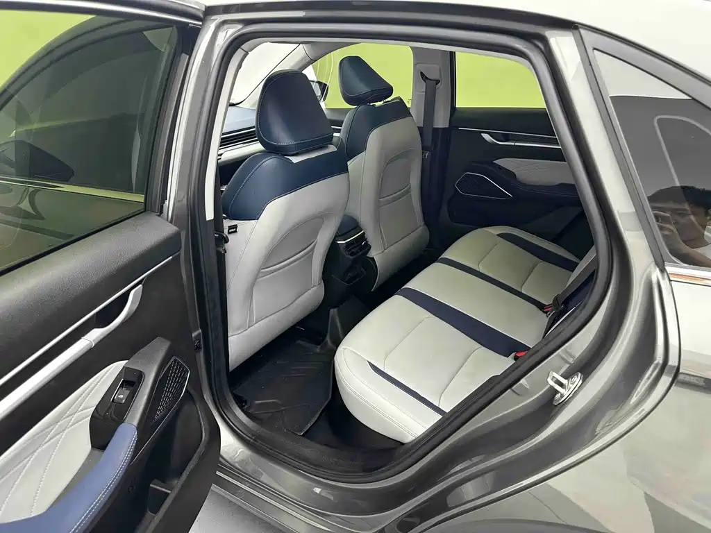 Geely Emgrand 2022 — фото 13