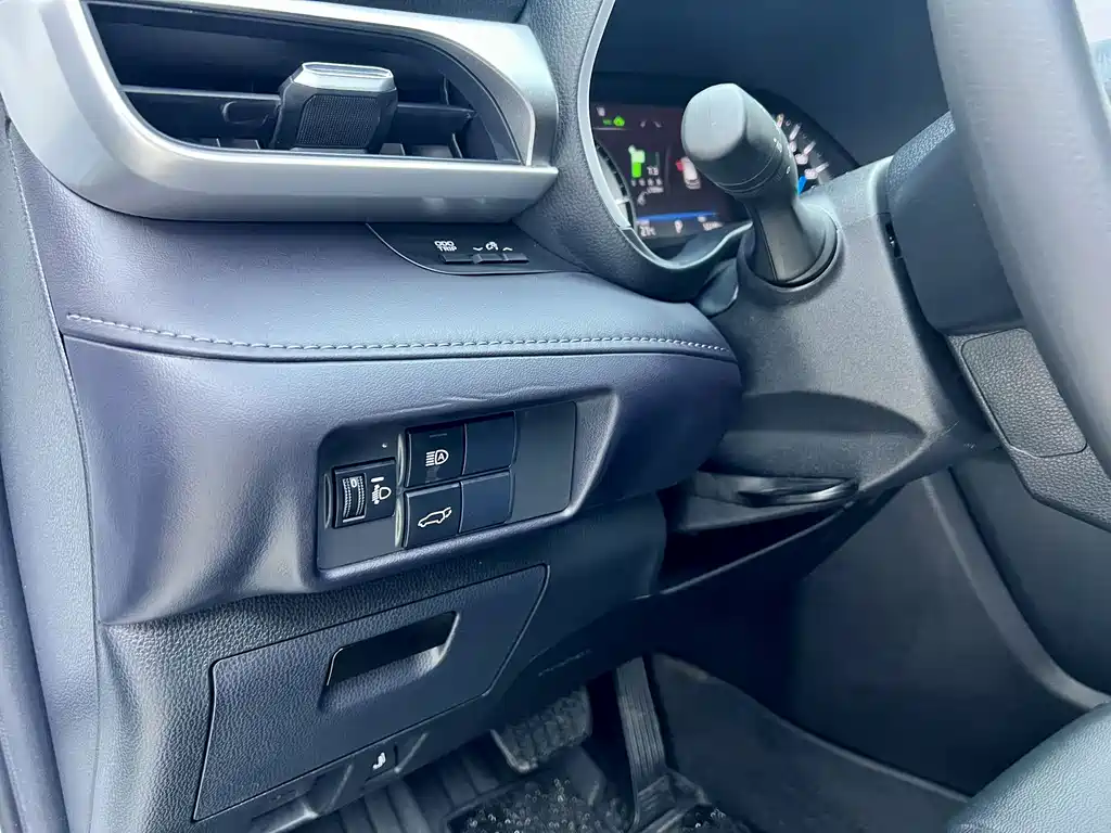 Toyota Highlander 2023 — фото 19