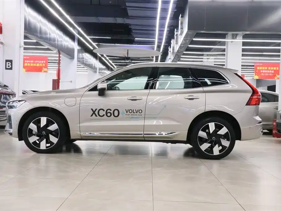 Volvo XC60 PHEV 2024 — фото 2