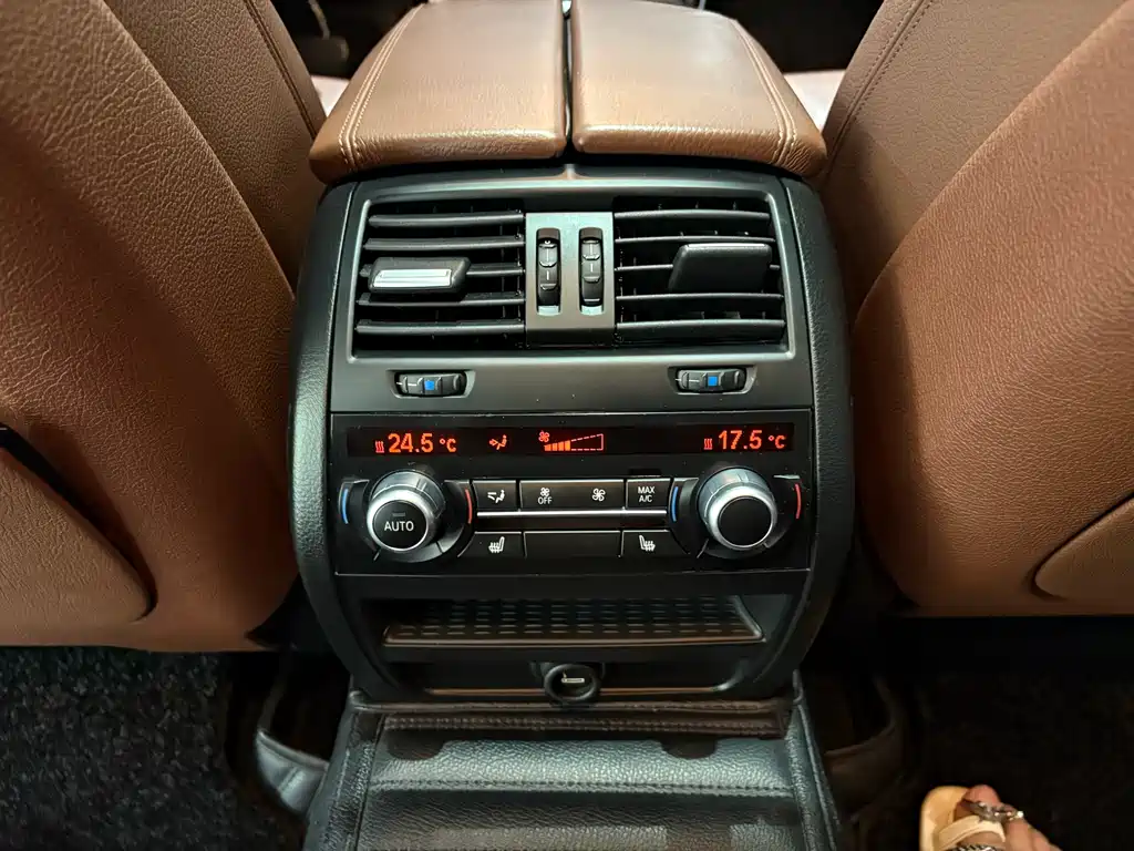 BMW 5 Series 2016 — фото 18