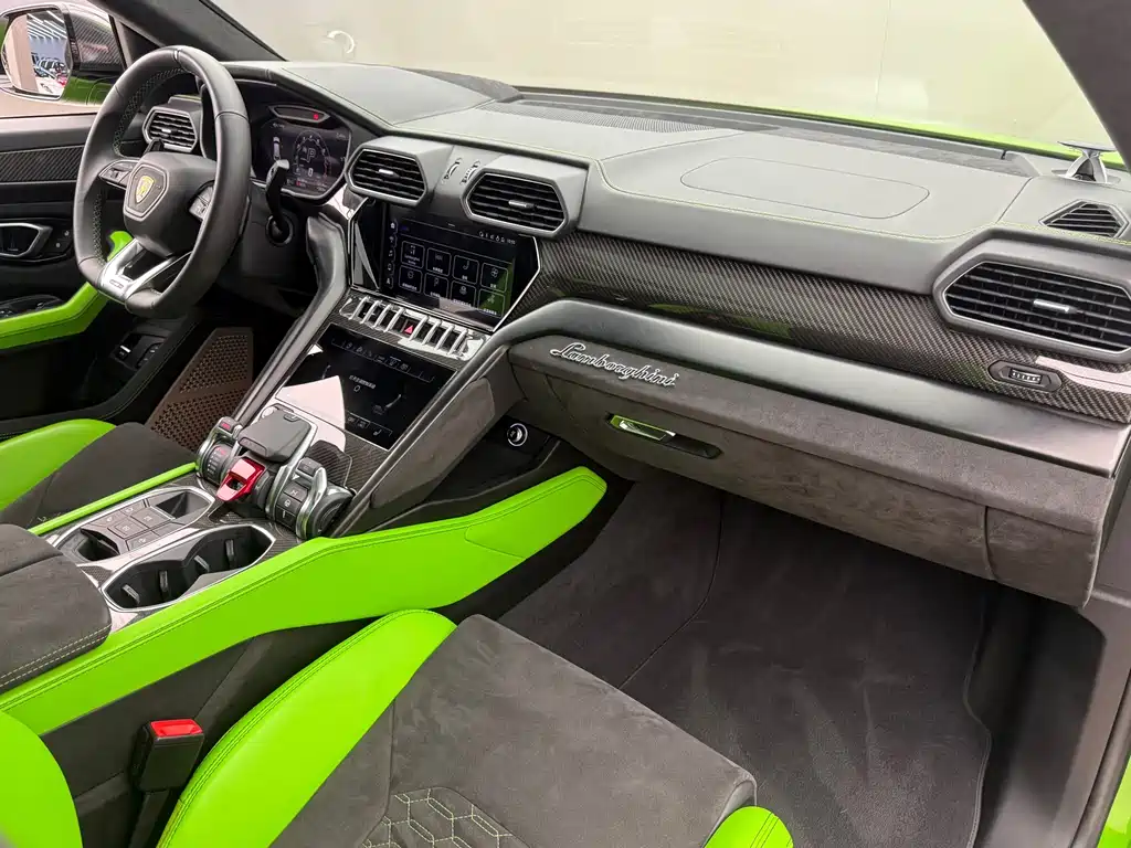 Lamborghini Urus 2022 — фото 10