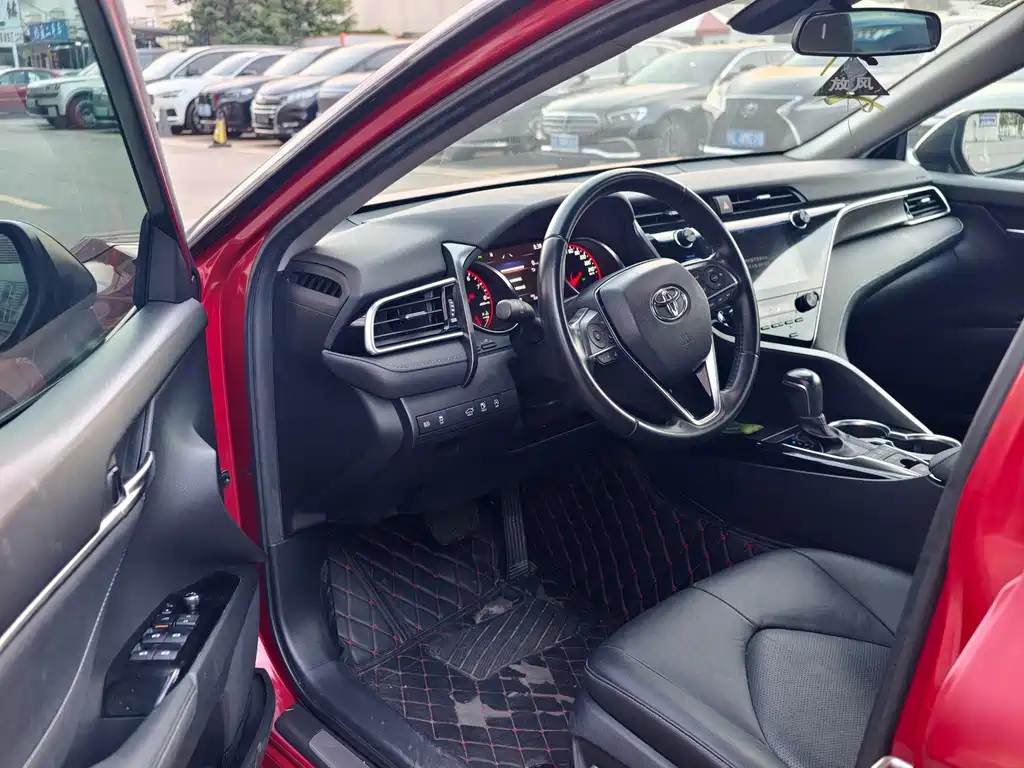 Toyota Camry 2019 — фото 10