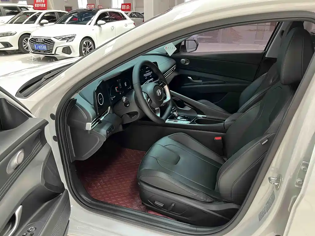 Hyundai Elantra 2023