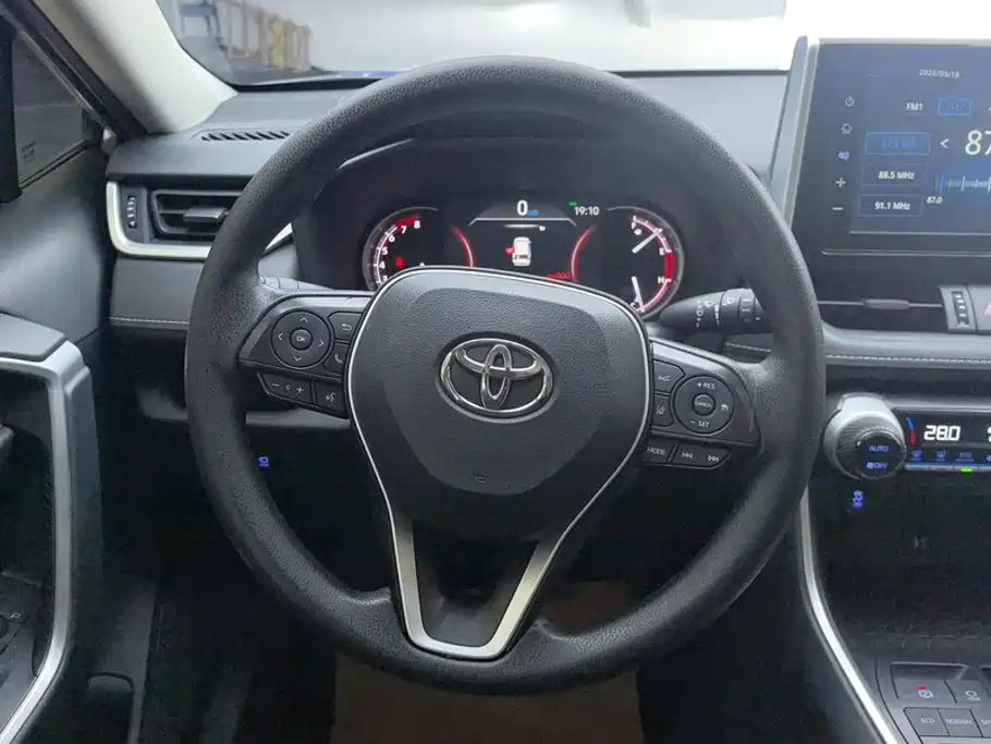 Toyota RAV4 2020 — фото 15
