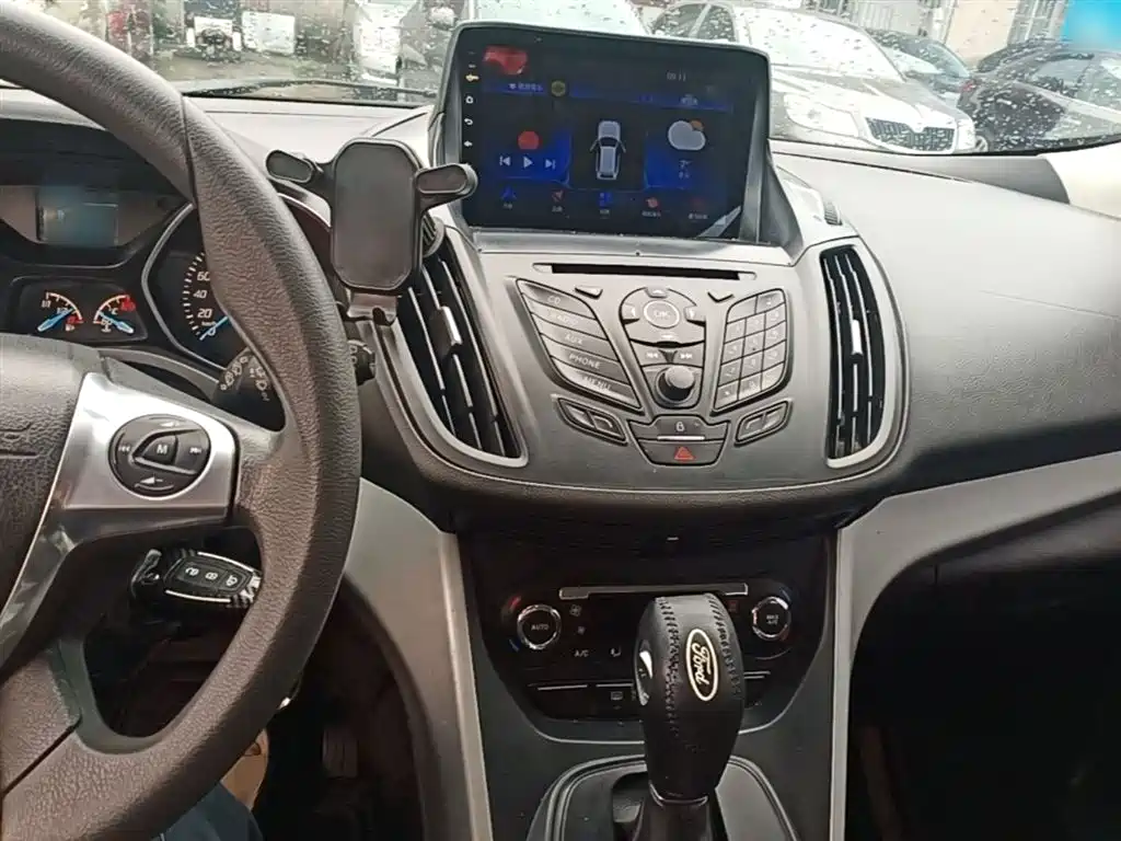 Ford Kuga 2015 — фото 10
