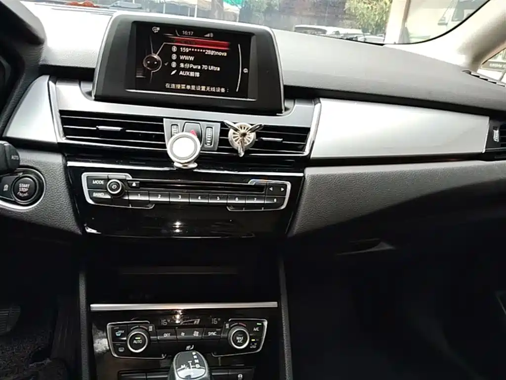 BMW 2 Series Active Tourer 2017 — фото 10