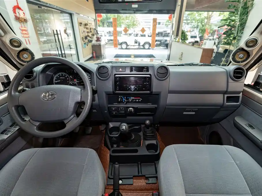 Toyota Land Cruiser 2020 — фото 9
