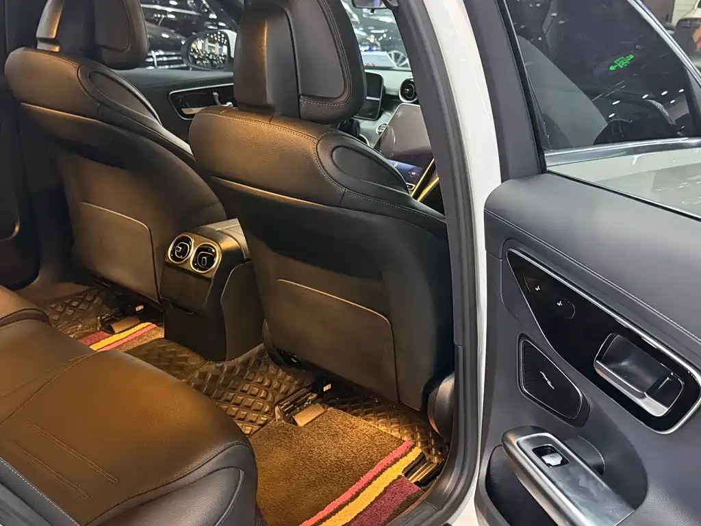 Mercedes-Benz C-Class 2022 — фото 9