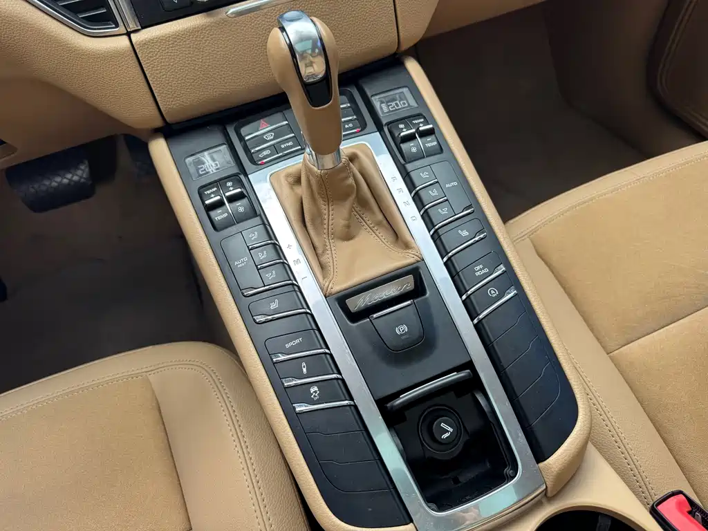 Porsche Macan 2015 — фото 16