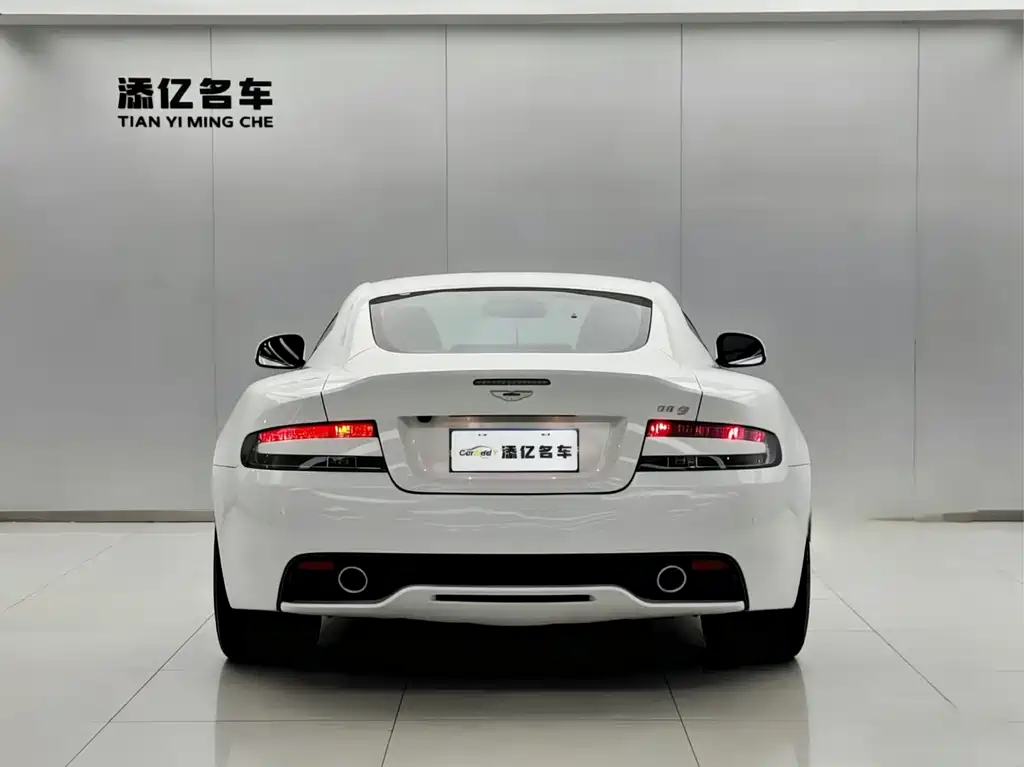 Aston Martin DB9 2013 — фото 4