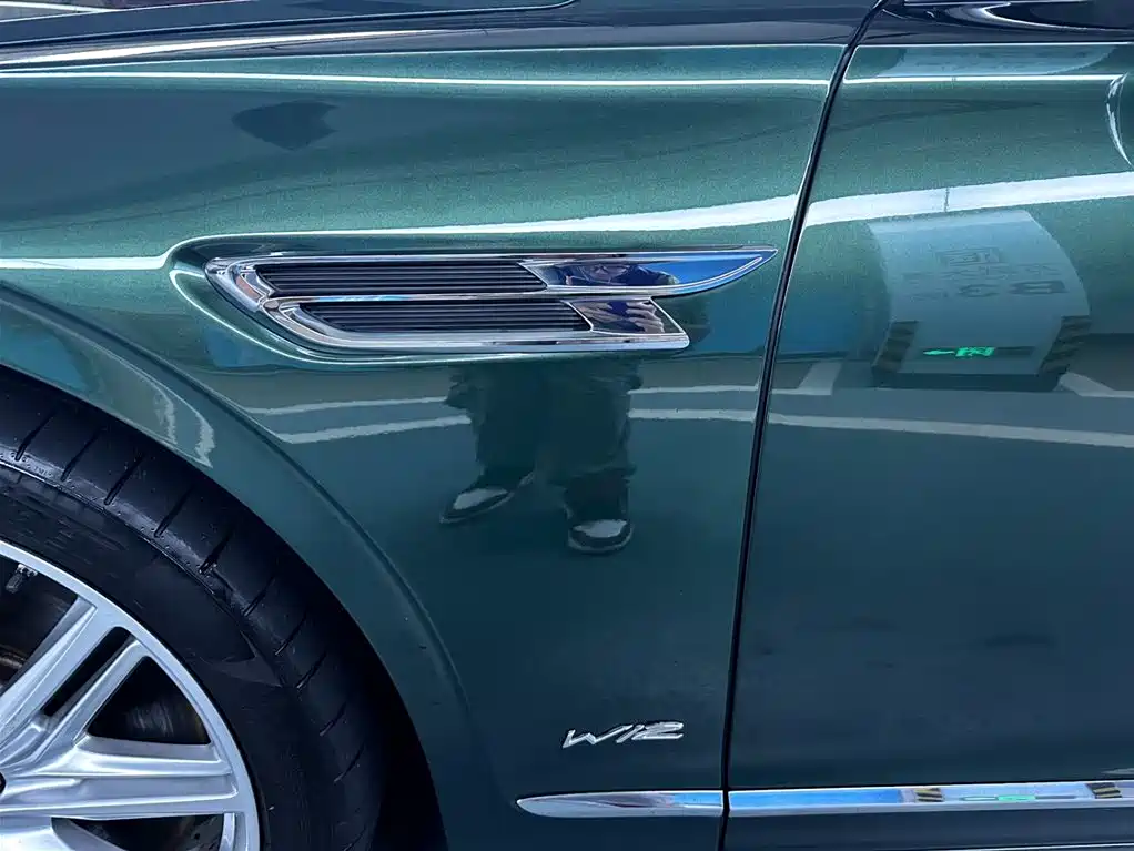 Bentley Flying Spur 2020 — фото 19