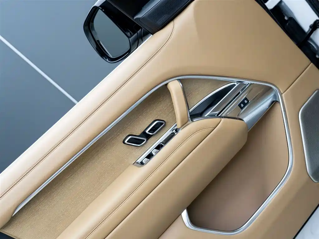 Land Rover Range Rover 2025 — фото 8
