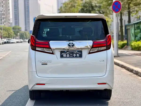 Toyota Alphard 2015