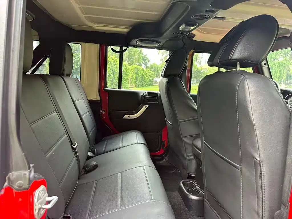 Jeep Wrangler 2014 — фото 13