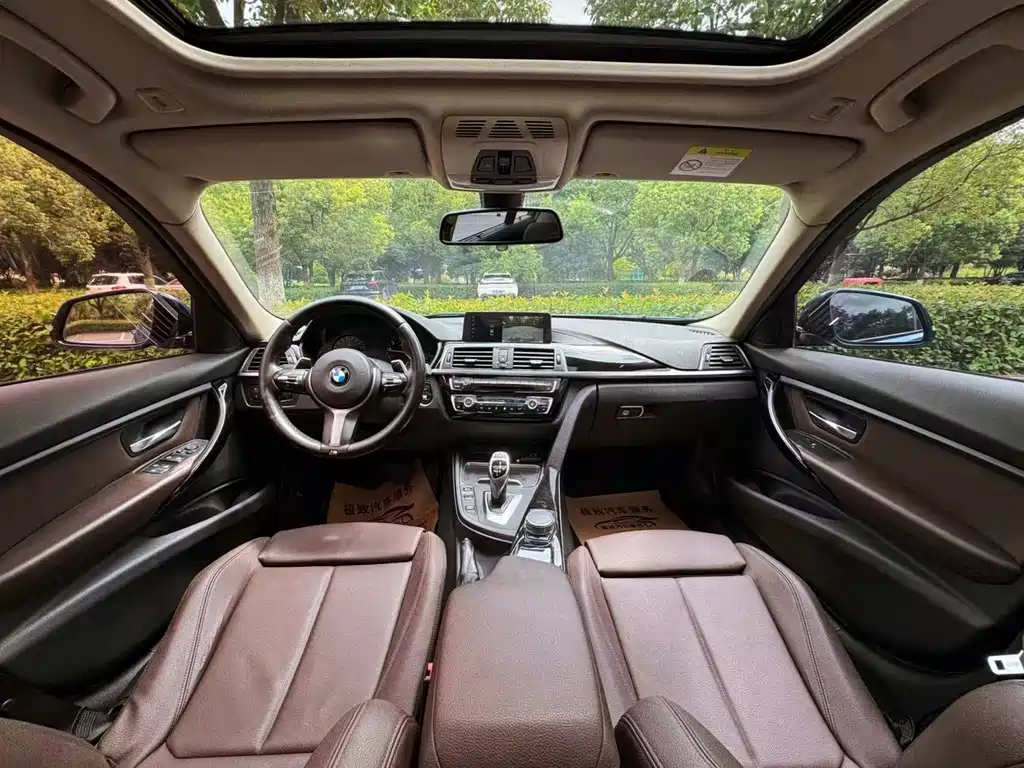BMW 3 Series 2018 — фото 12