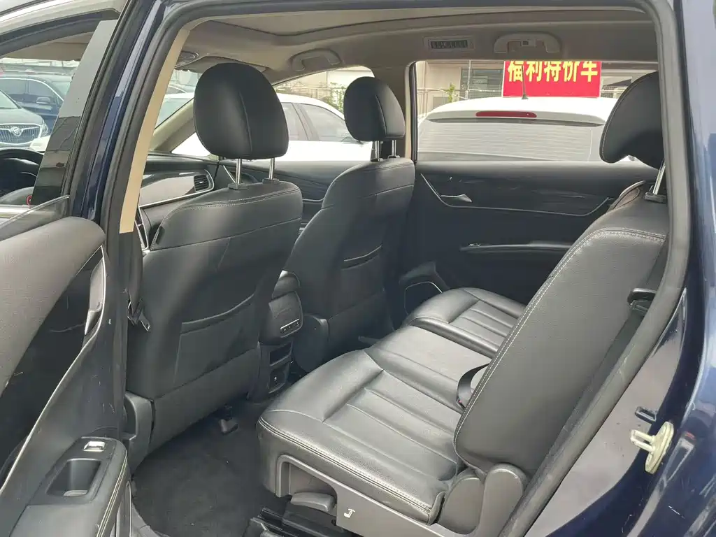 BYD MAX 2018
