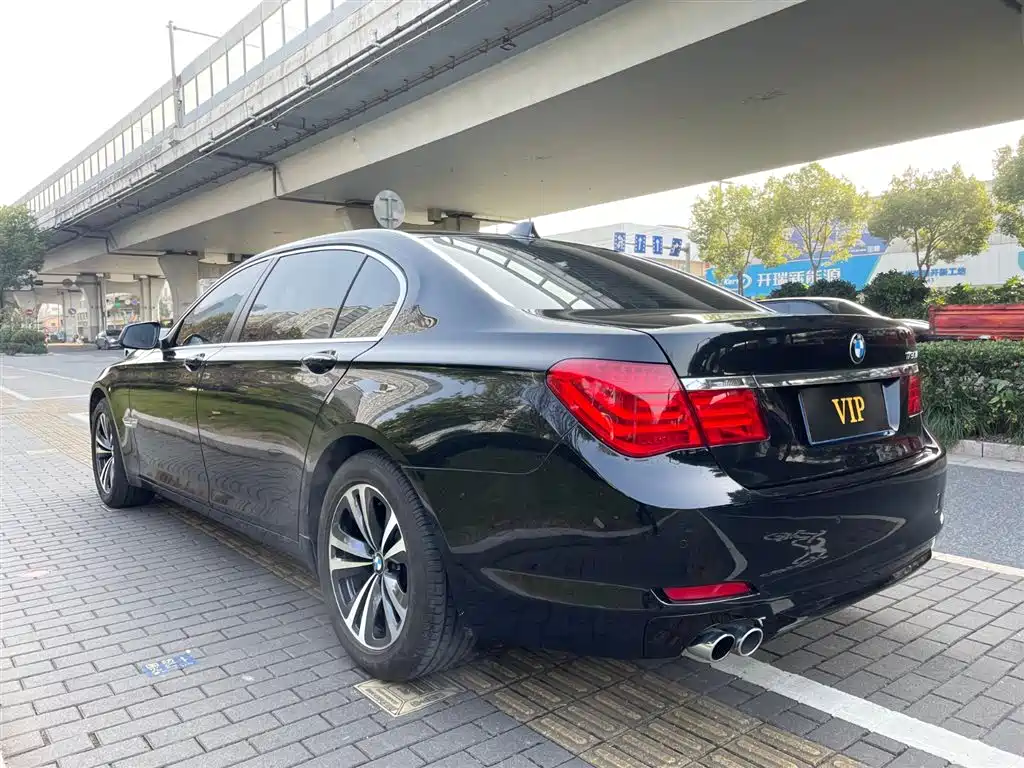 BMW 7 Series 2011 — фото 10