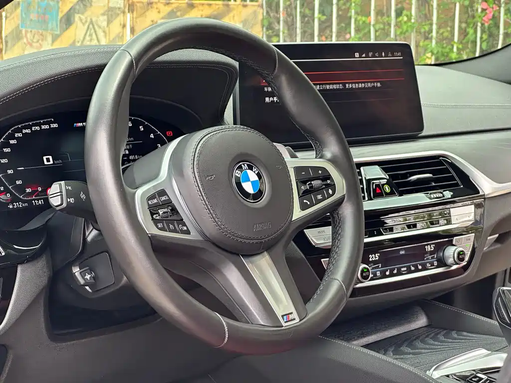BMW 5 Series 2021 — фото 9