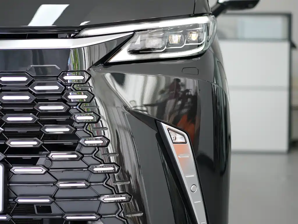 Lexus LM
