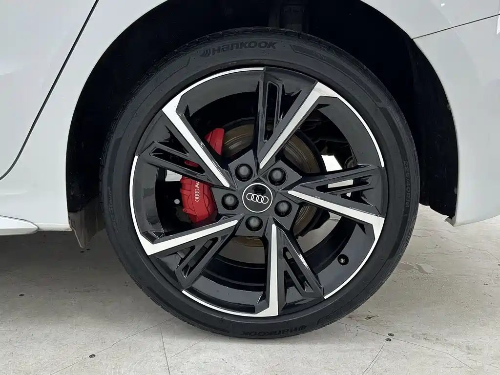 Audi A3 2023 — фото 17