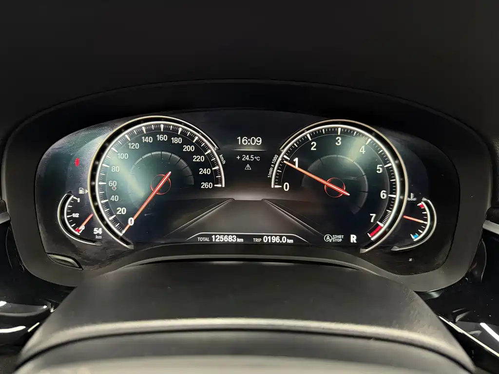 BMW 5 Series 2017 — фото 14
