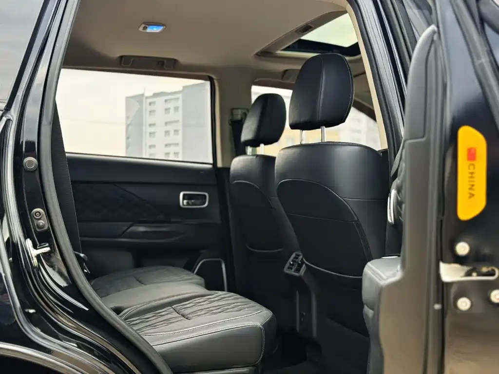 Mitsubishi Outlander 2022 — фото 16