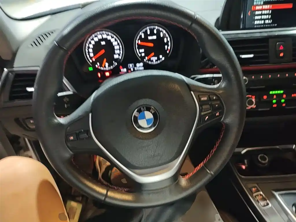 BMW 1 Series 2019 — фото 11