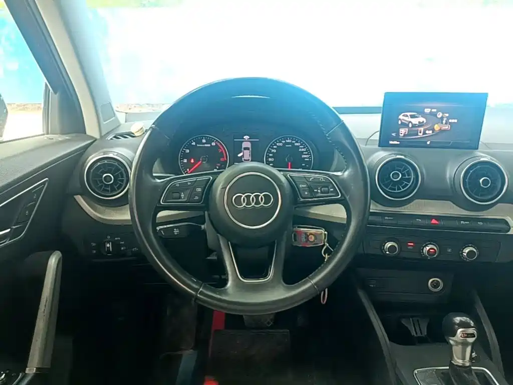 Audi Q2L 2020 — фото 11