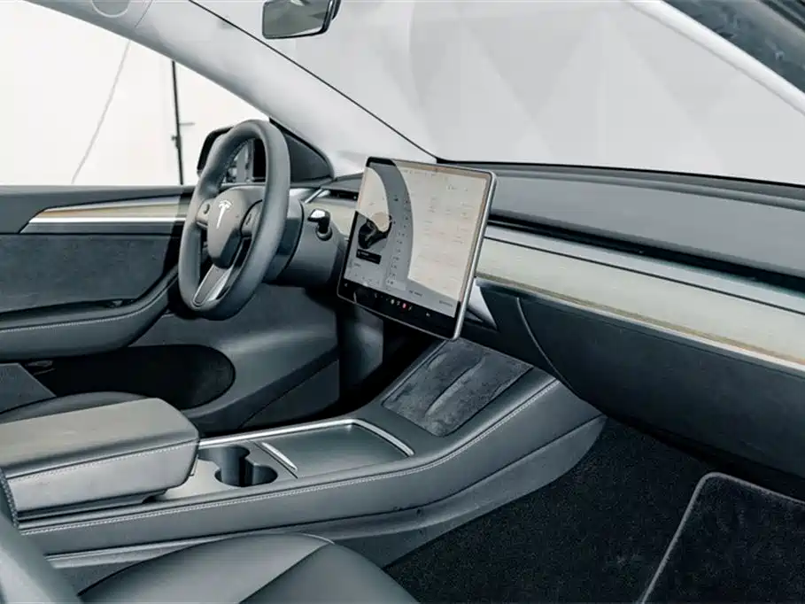 Tesla Model Y 2023 — фото 16