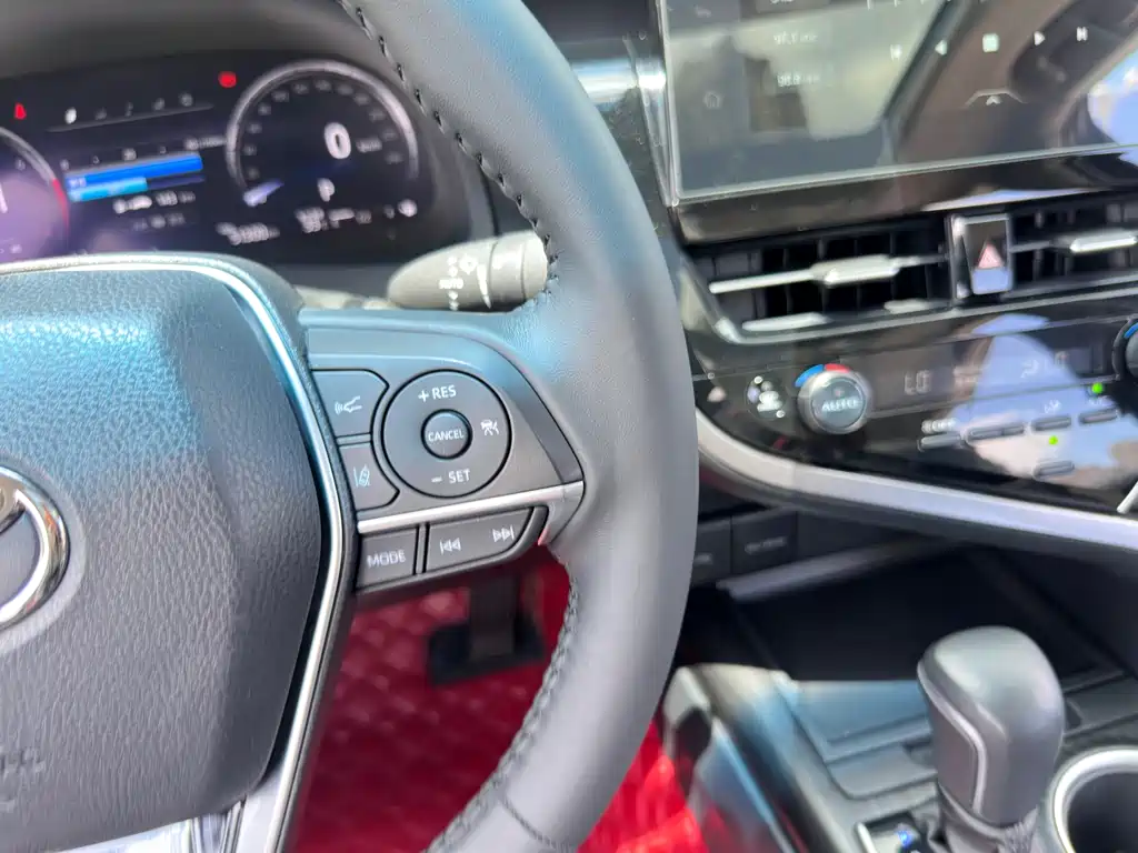 Toyota Camry 2023 — фото 17