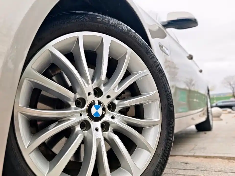 BMW 5 Series 2017 — фото 13