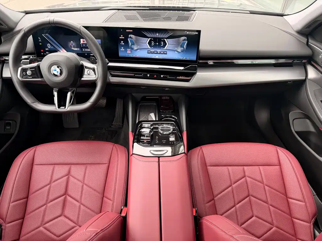 BMW 5 Series 2025 — фото 16