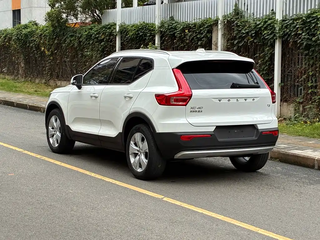 Volvo XC40 2021 — фото 5