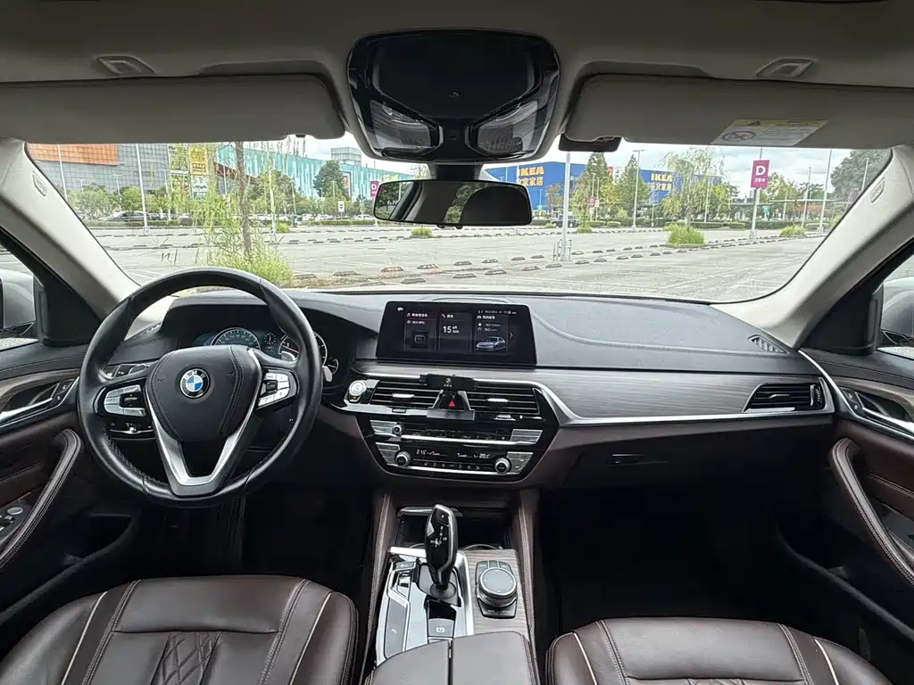 BMW 5 Series 2018 — фото 10