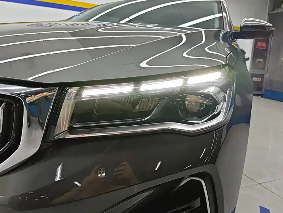 Geely Emgrand 2022