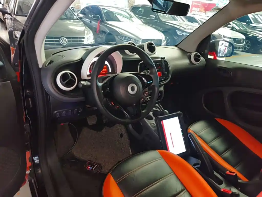 smart Fortwo 2016 — фото 10