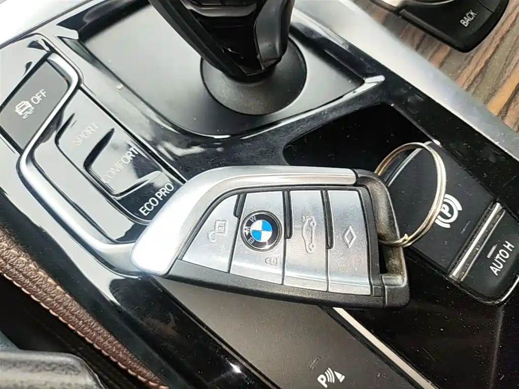 BMW 5 Series 2018 — фото 8
