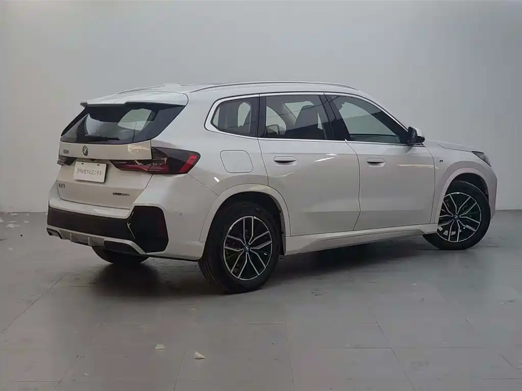 BMW iX1 2025