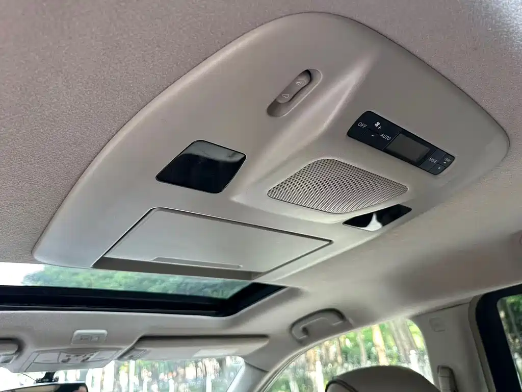 Nissan Quest 2016 — фото 18