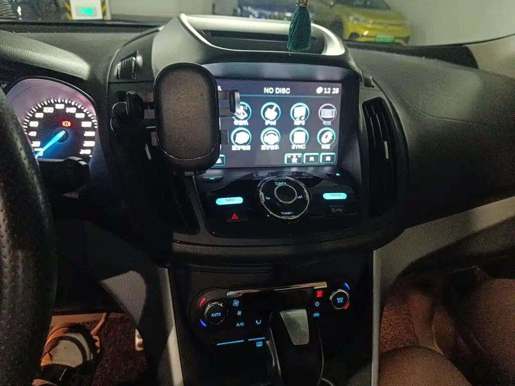 Ford Kuga 2015 — фото 6